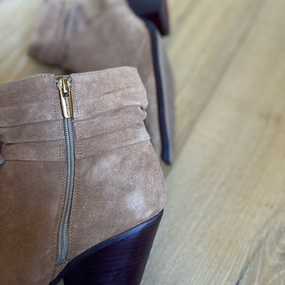 Women’s Vince Camuto Nerlinji Suede Boots - Picture 10 of 10